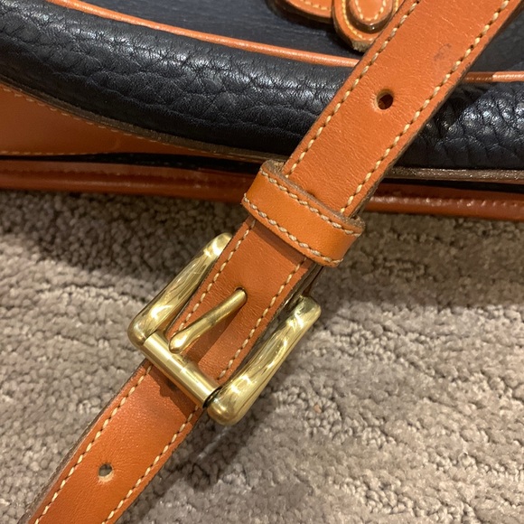 Vintage Dooney And Bourke All Weather Saddle Crossbody Navy Pebbled Leather Bag - Picture 8 of 12